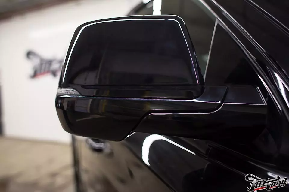 Cadillac Escalade. Полный антихром кузова путём окраса деталей в черный глянец.